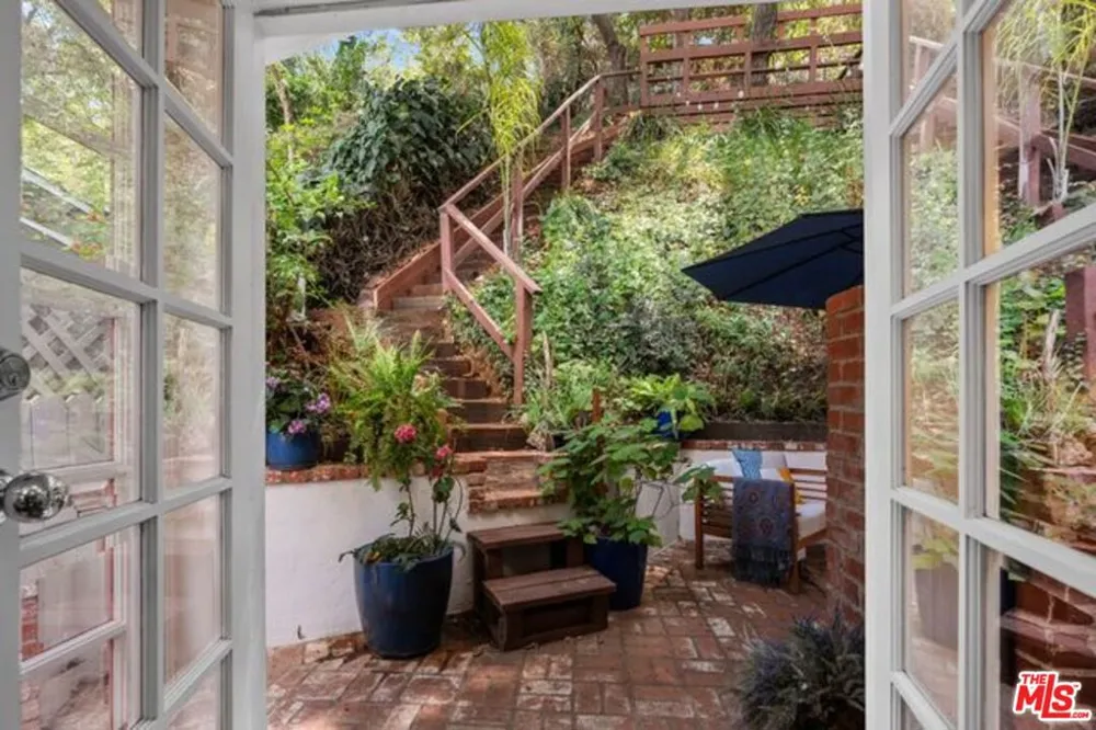 8936 Wonderland Avenue Los Angeles, CA 90046
