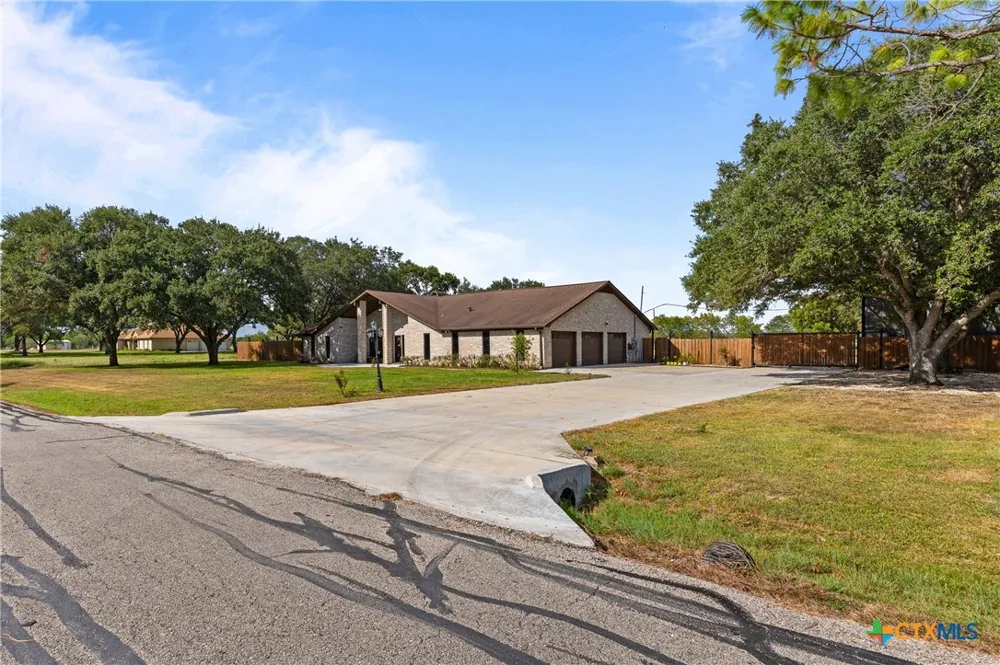 1107 Fairlane Drive Ganado, TX 77962
