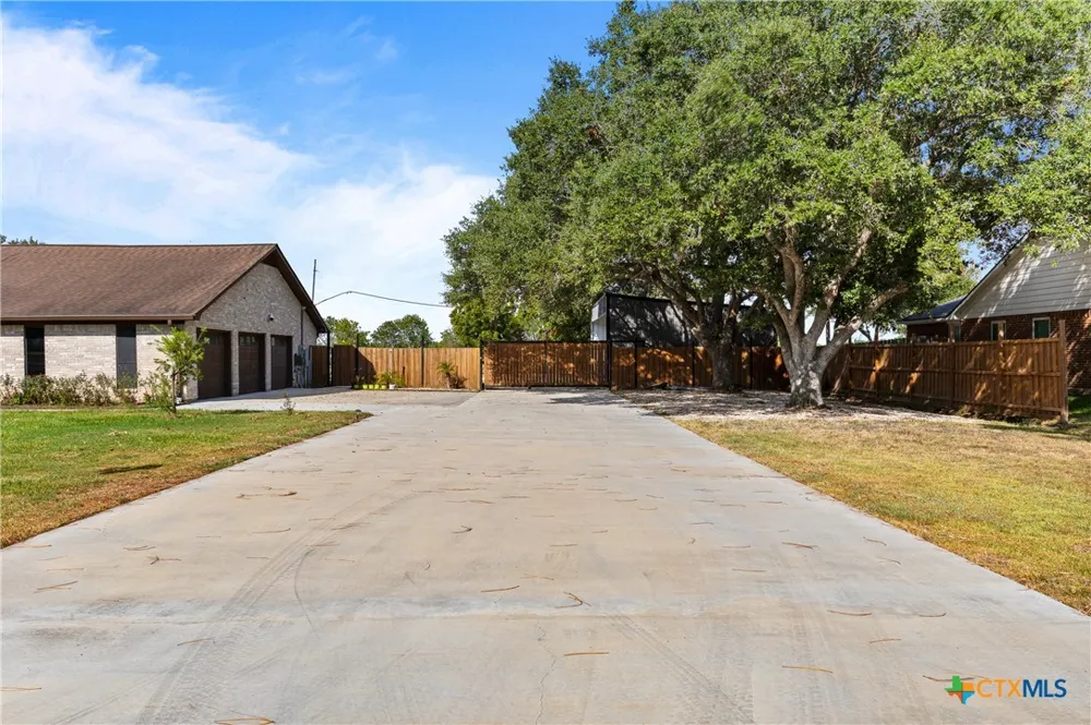 1107 Fairlane Drive Ganado, TX 77962