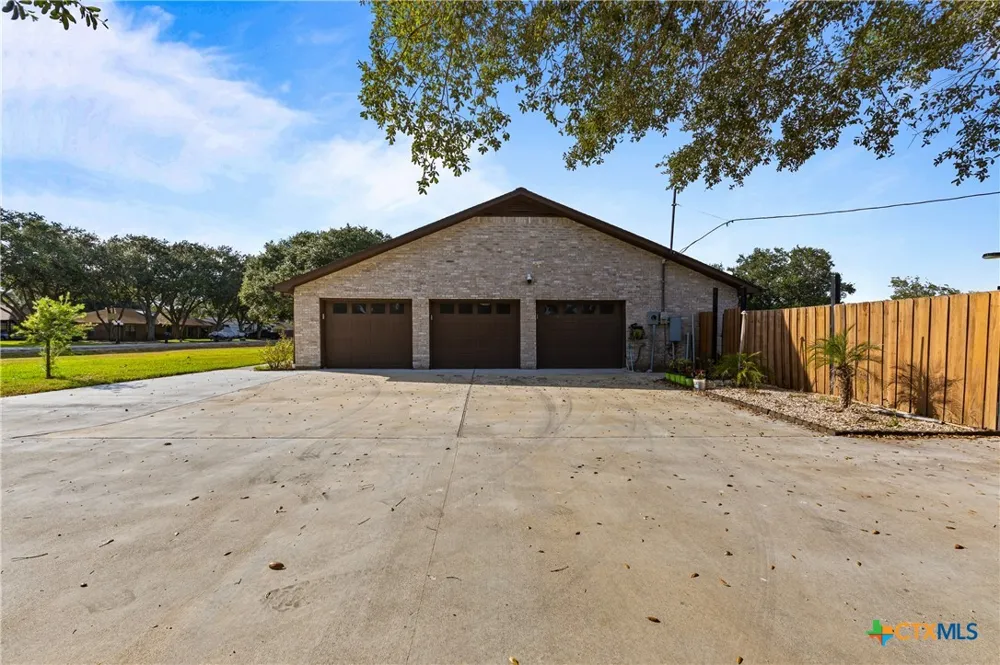 1107 Fairlane Drive Ganado, TX 77962