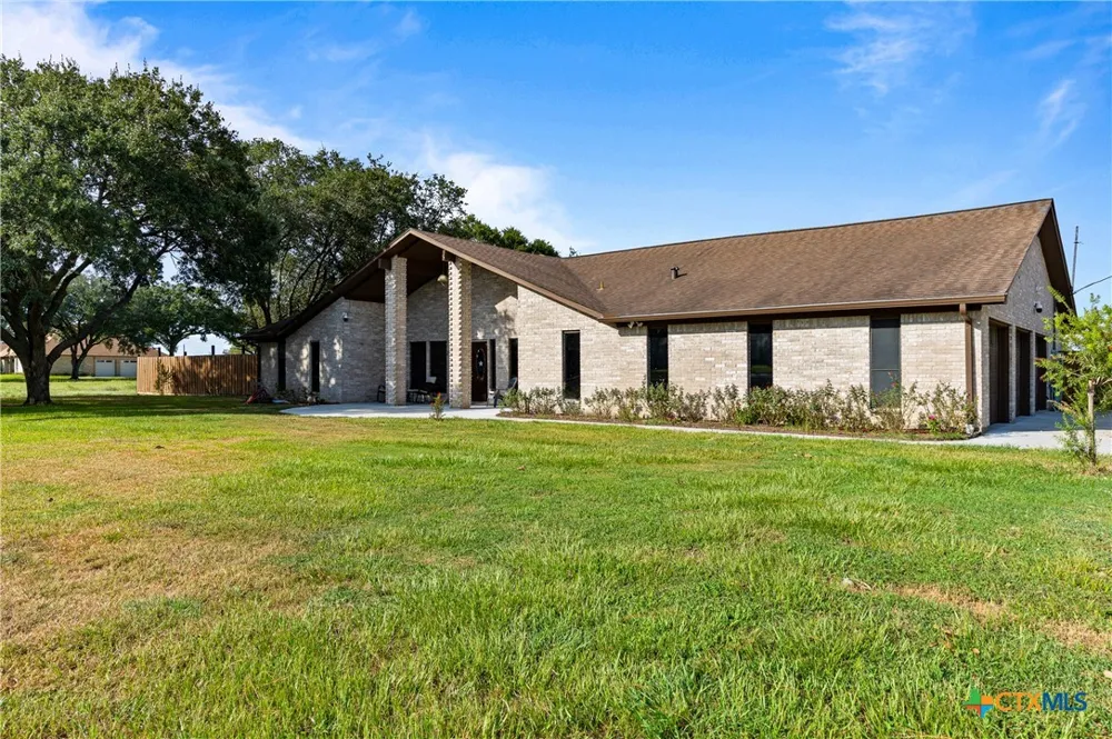 1107 Fairlane Drive Ganado, TX 77962