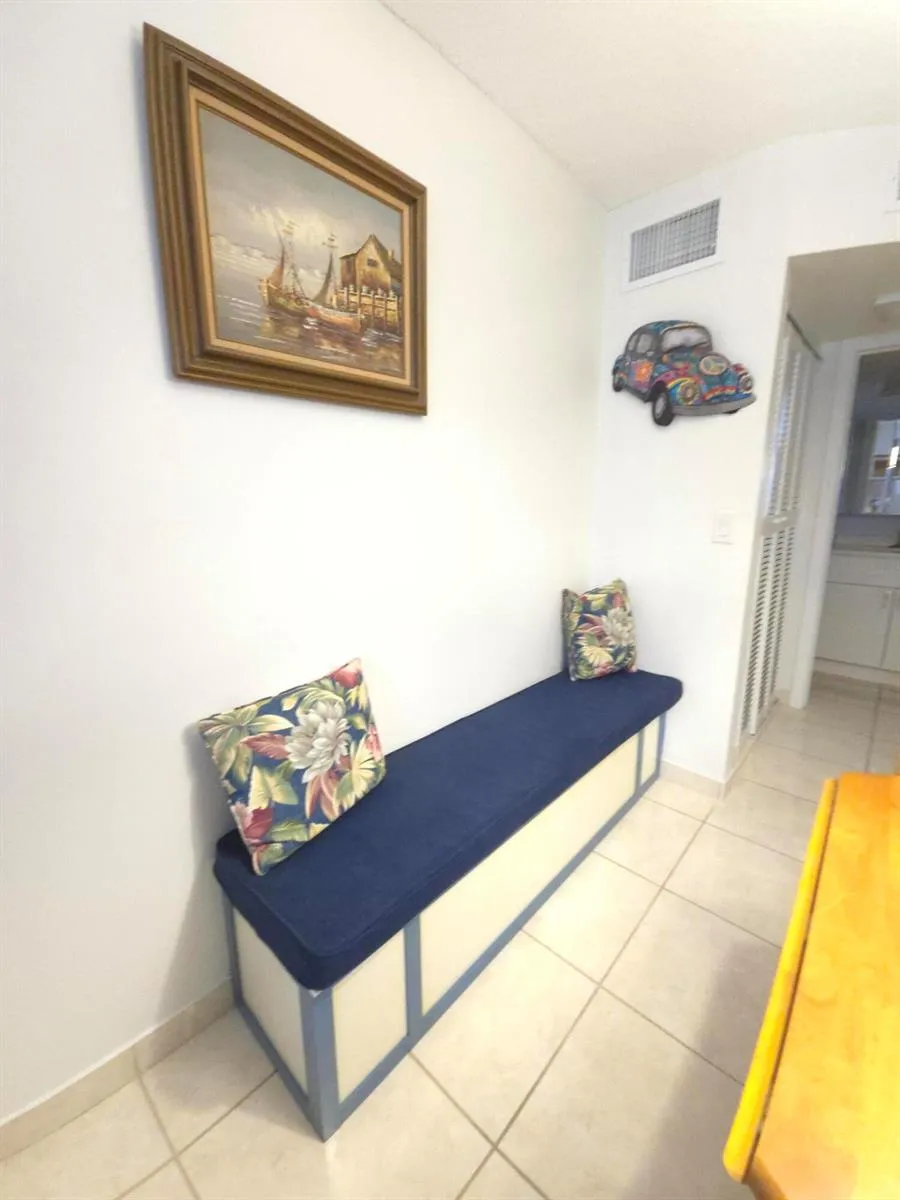 105 OXFORD 100 West Palm Beach, FL 33417