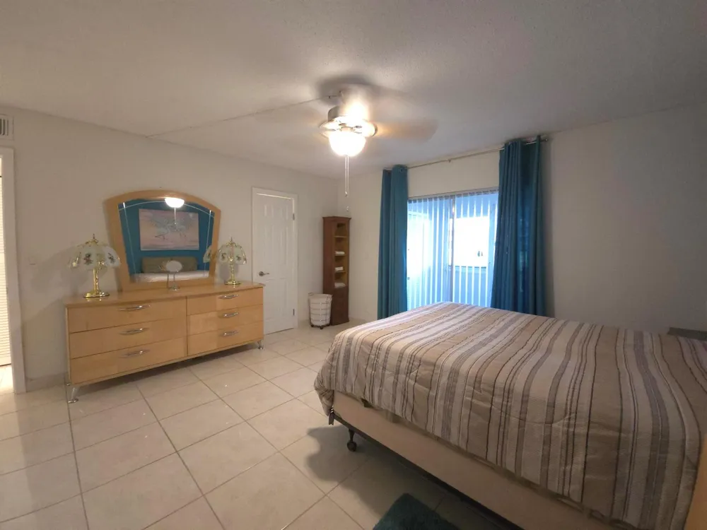 105 OXFORD 100 West Palm Beach, FL 33417