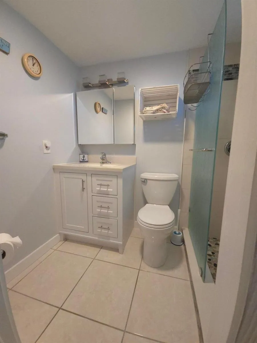105 OXFORD 100 West Palm Beach, FL 33417