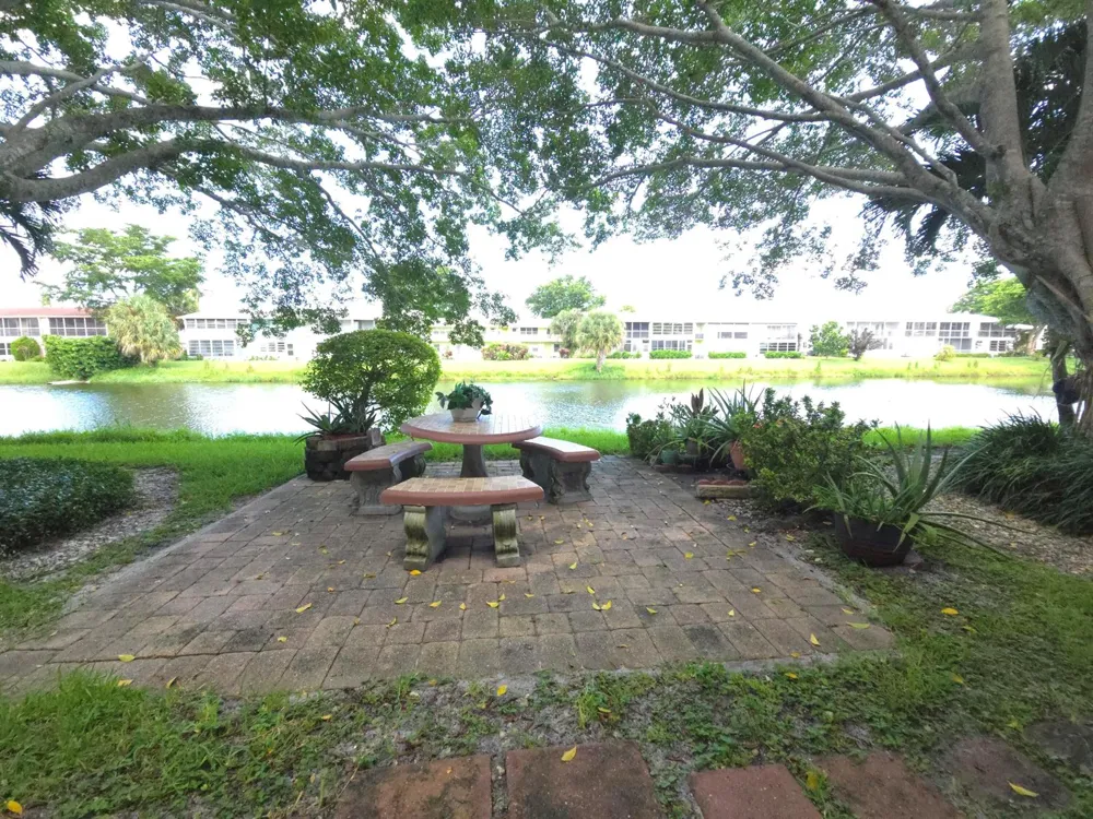 105 OXFORD 100 West Palm Beach, FL 33417