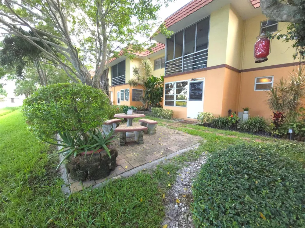 105 OXFORD 100 West Palm Beach, FL 33417