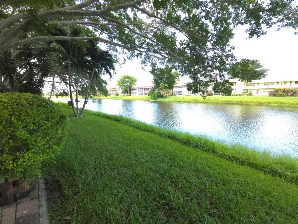 105 OXFORD 100 West Palm Beach, FL 33417