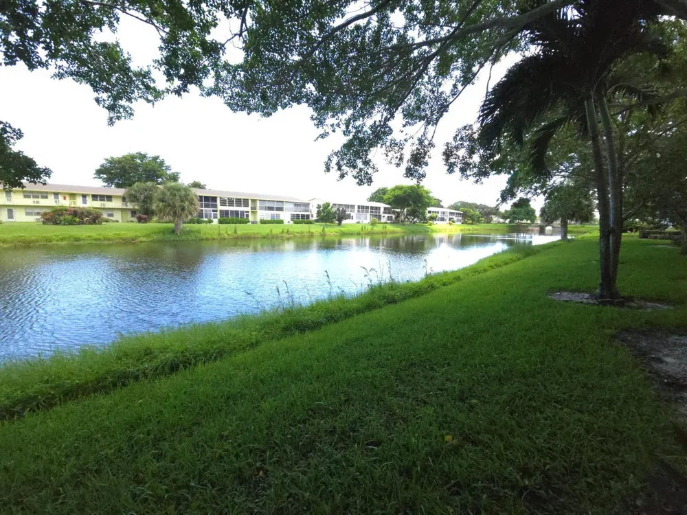 105 OXFORD 100 West Palm Beach, FL 33417