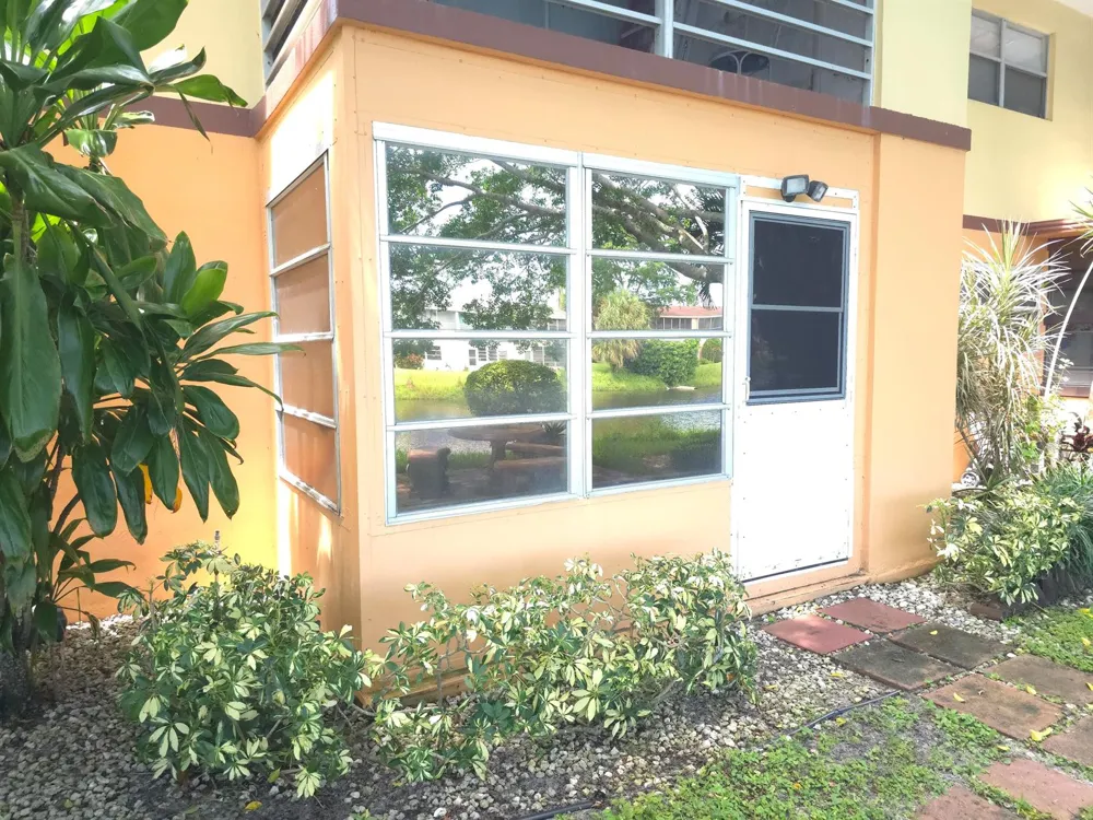 105 OXFORD 100 West Palm Beach, FL 33417