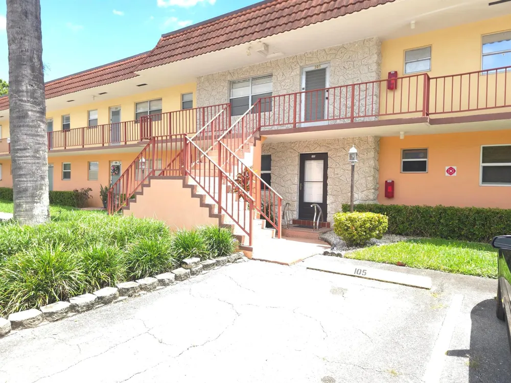 105 OXFORD 100 West Palm Beach, FL 33417