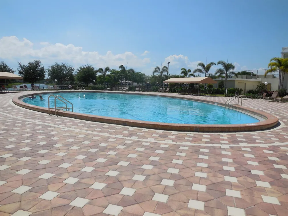 105 OXFORD 100 West Palm Beach, FL 33417
