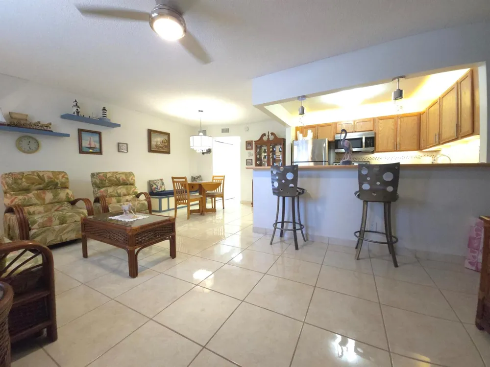 105 OXFORD 100 West Palm Beach, FL 33417