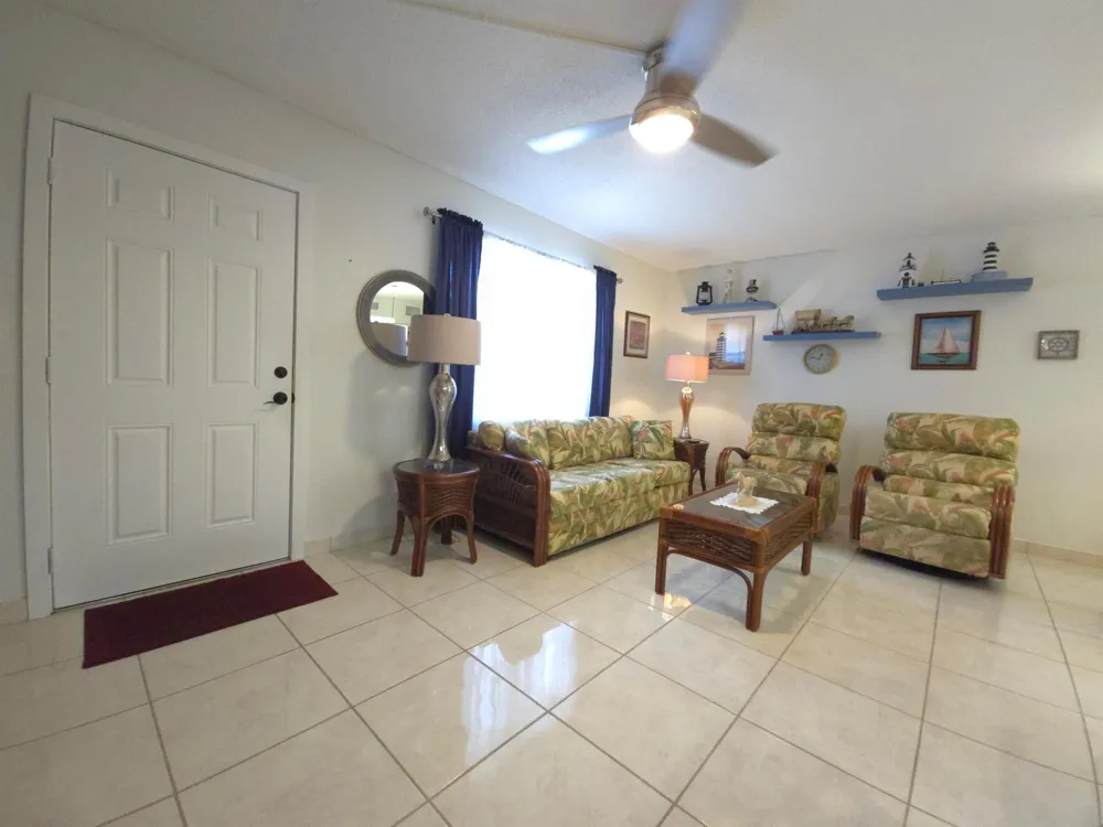 105 OXFORD 100 West Palm Beach, FL 33417