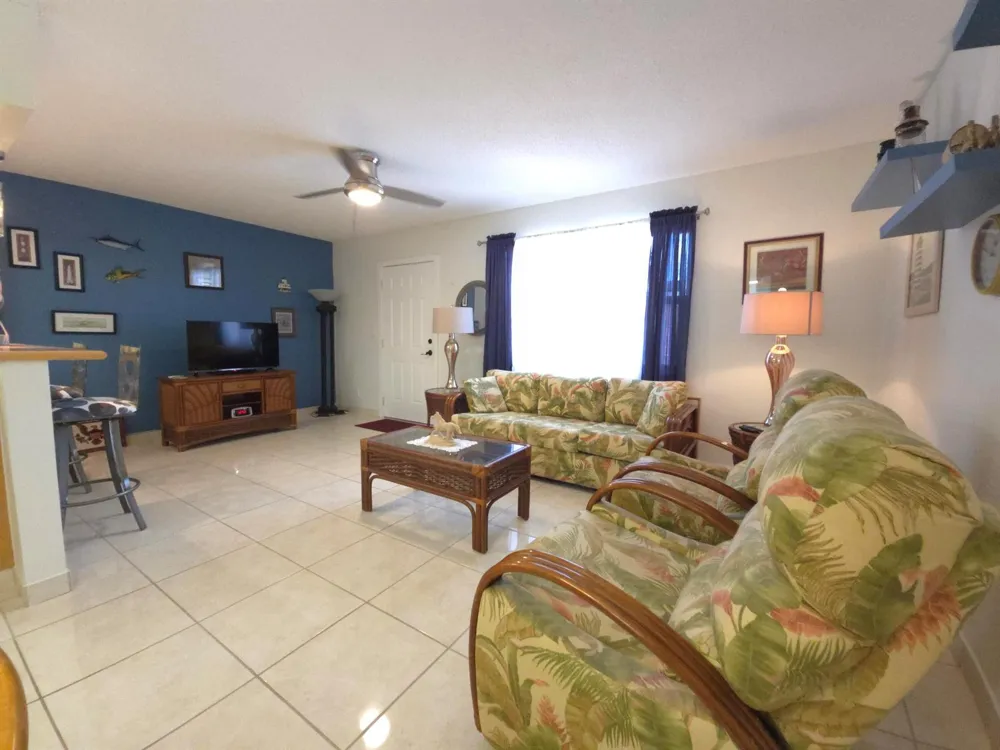 105 OXFORD 100 West Palm Beach, FL 33417