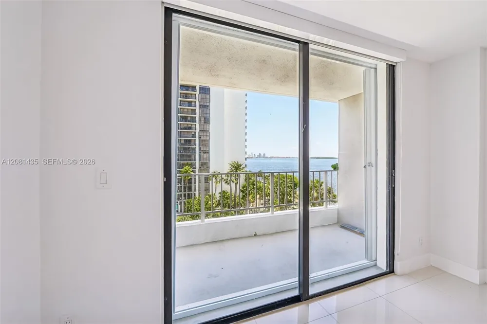 200 SE 15th Rd #9I Miami, FL 33129