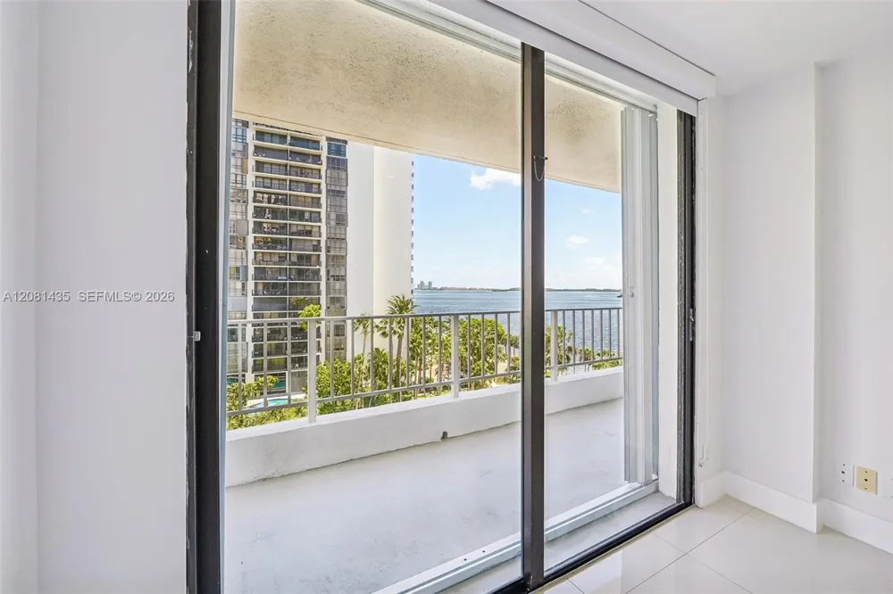 200 SE 15th Rd #9I Miami, FL 33129