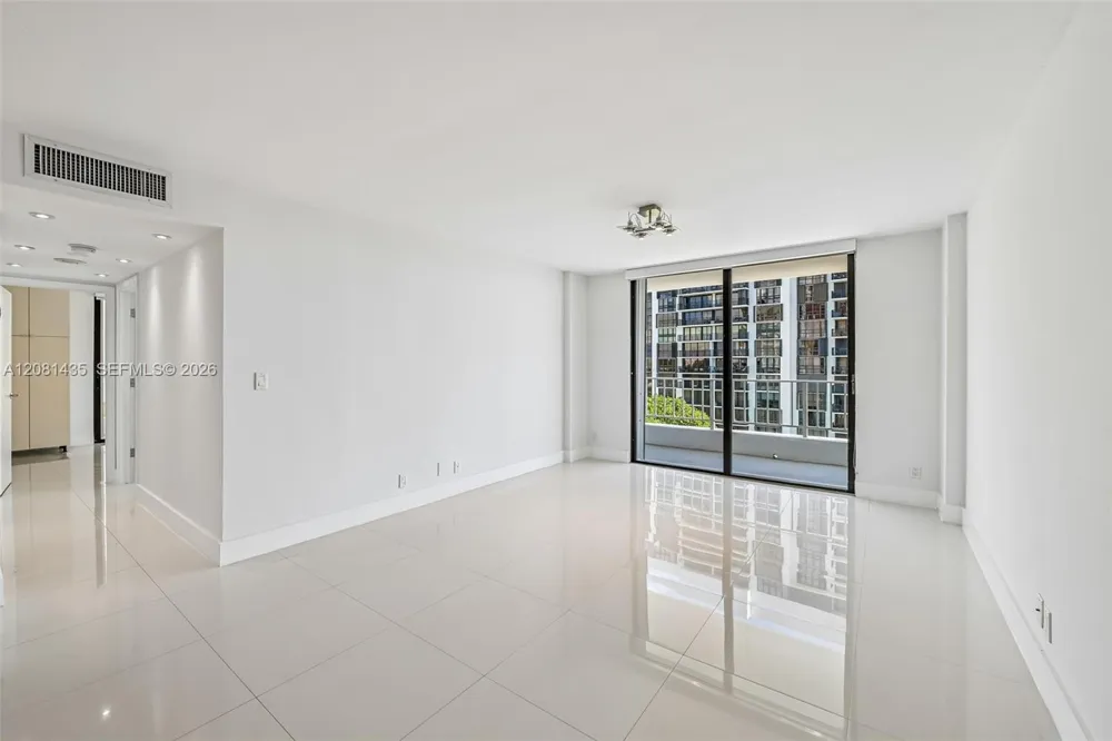 200 SE 15th Rd #9I Miami, FL 33129
