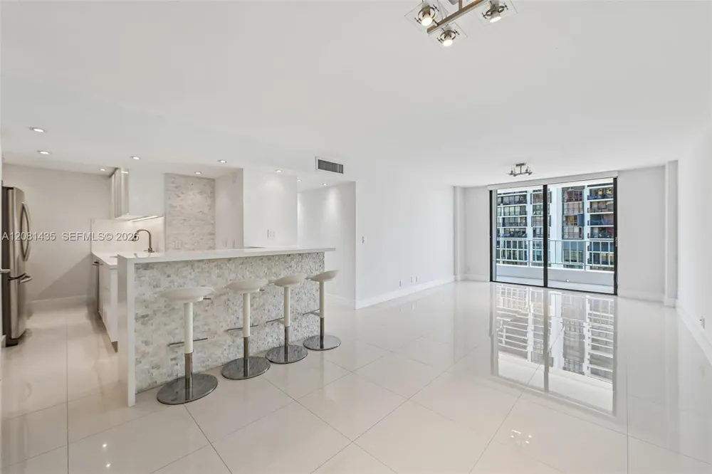 200 SE 15th Rd #9I Miami, FL 33129