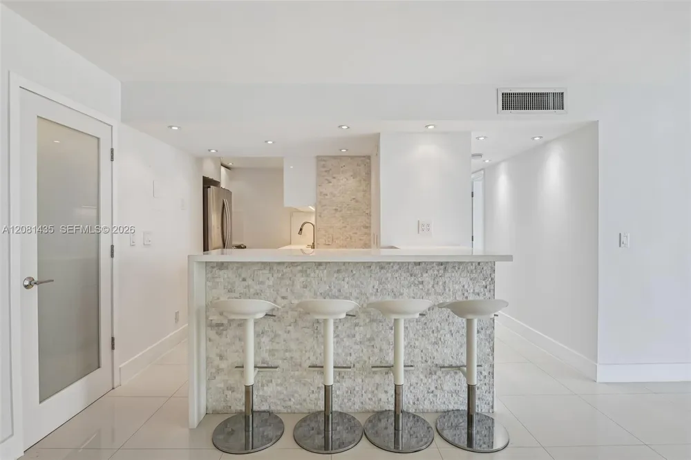 200 SE 15th Rd #9I Miami, FL 33129