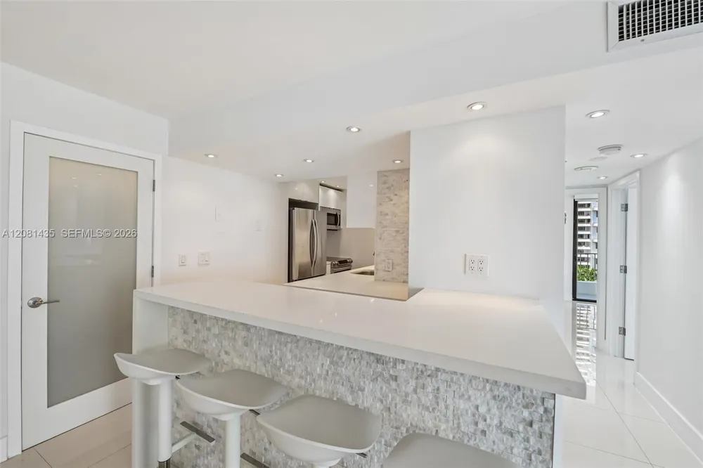 200 SE 15th Rd #9I Miami, FL 33129