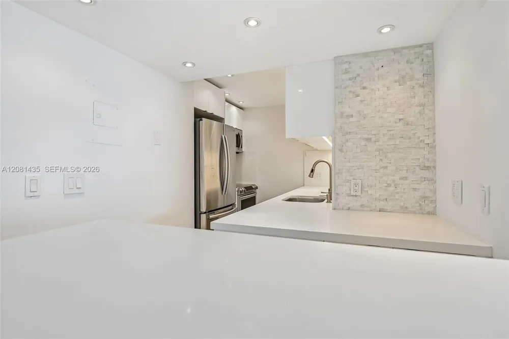 200 SE 15th Rd #9I Miami, FL 33129