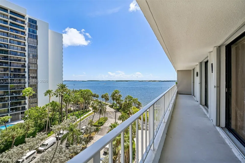 200 SE 15th Rd #9I Miami, FL 33129