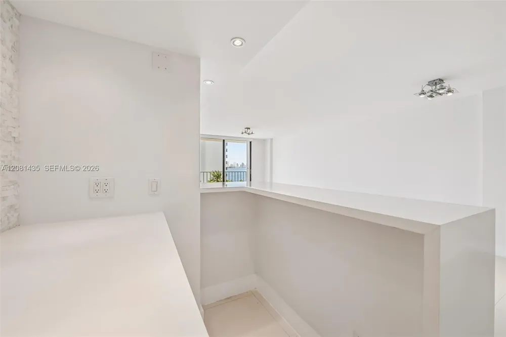200 SE 15th Rd #9I Miami, FL 33129
