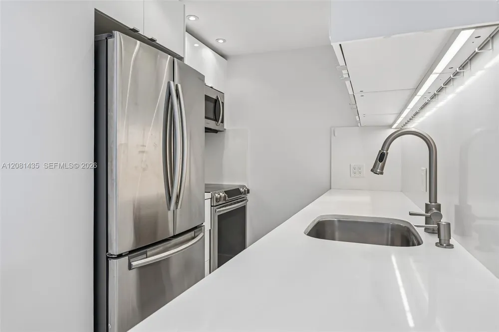 200 SE 15th Rd #9I Miami, FL 33129