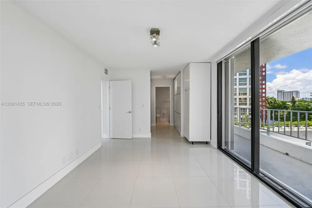 200 SE 15th Rd #9I Miami, FL 33129