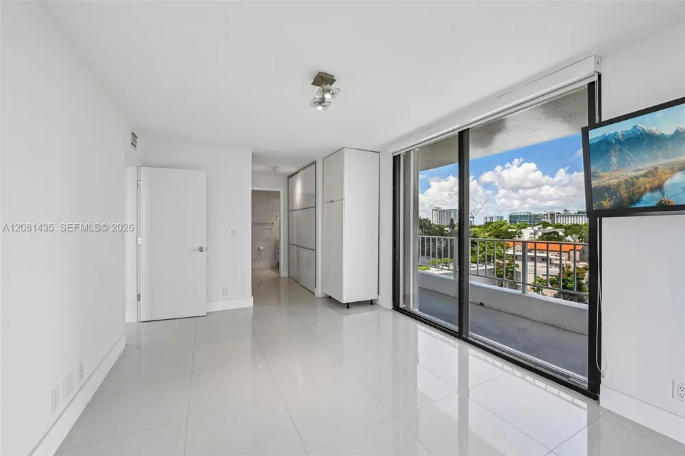 200 SE 15th Rd #9I Miami, FL 33129