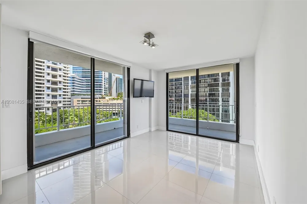 200 SE 15th Rd #9I Miami, FL 33129