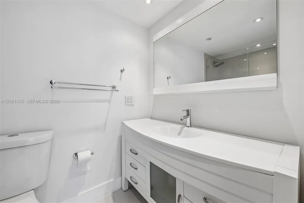 200 SE 15th Rd #9I Miami, FL 33129