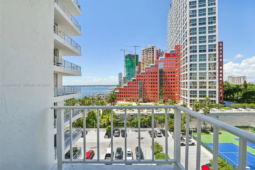 200 SE 15th Rd #9I Miami, FL 33129