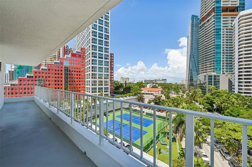 200 SE 15th Rd #9I Miami, FL 33129
