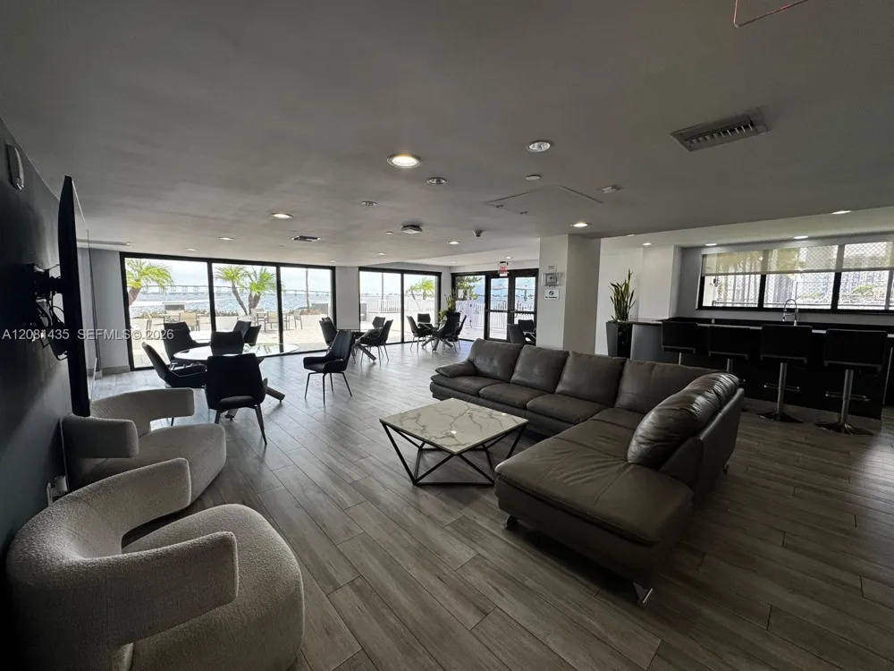 200 SE 15th Rd #9I Miami, FL 33129