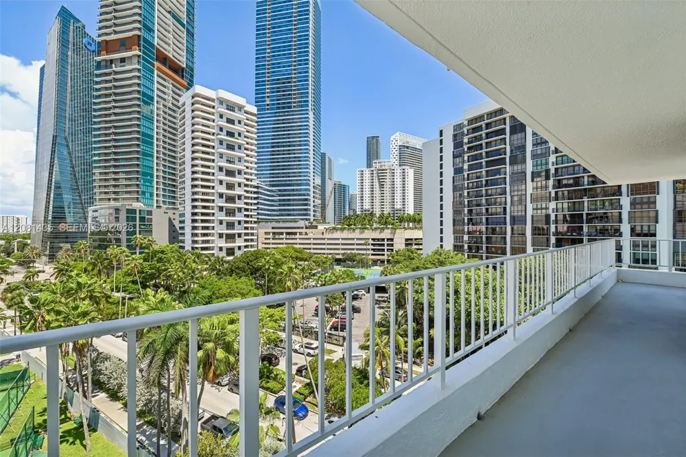 200 SE 15th Rd #9I Miami, FL 33129