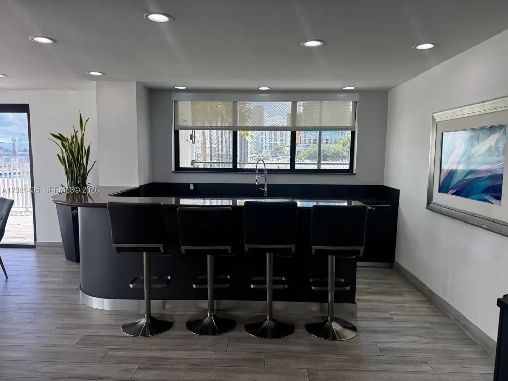 200 SE 15th Rd #9I Miami, FL 33129