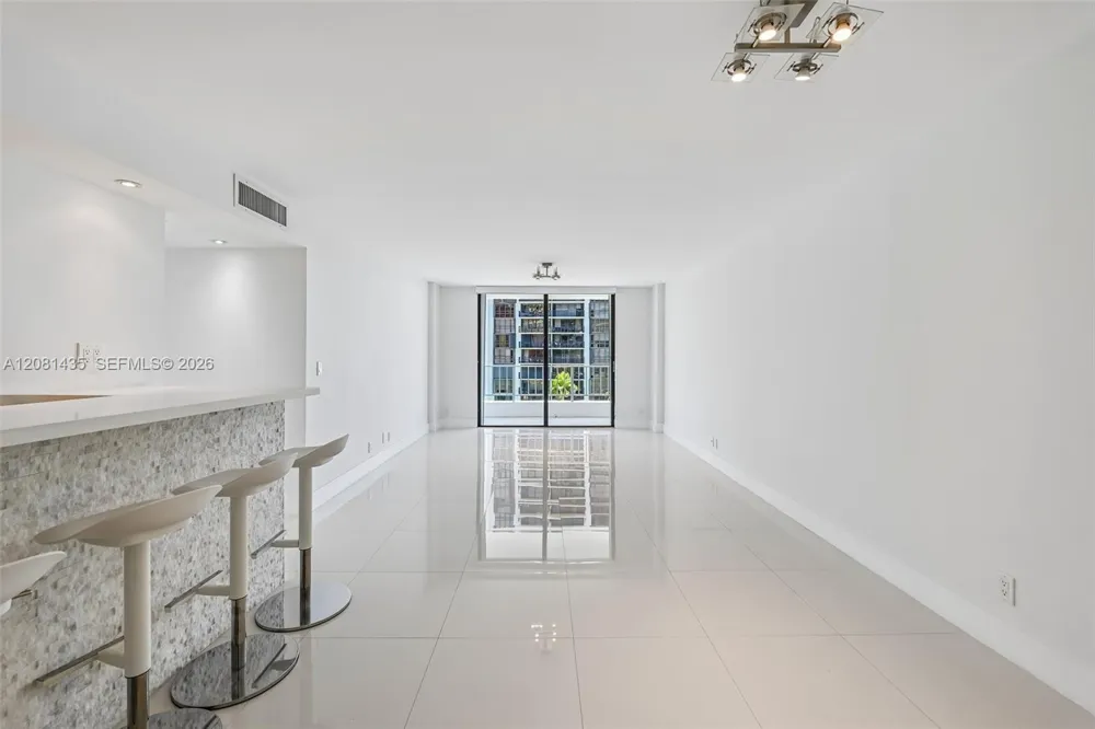 200 SE 15th Rd #9I Miami, FL 33129