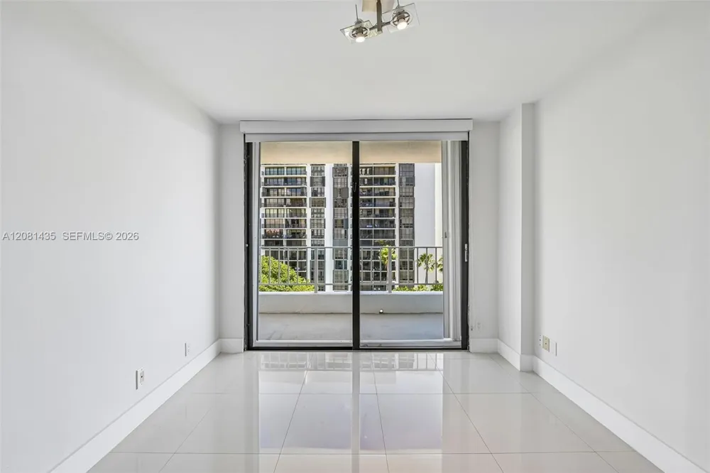 200 SE 15th Rd #9I Miami, FL 33129