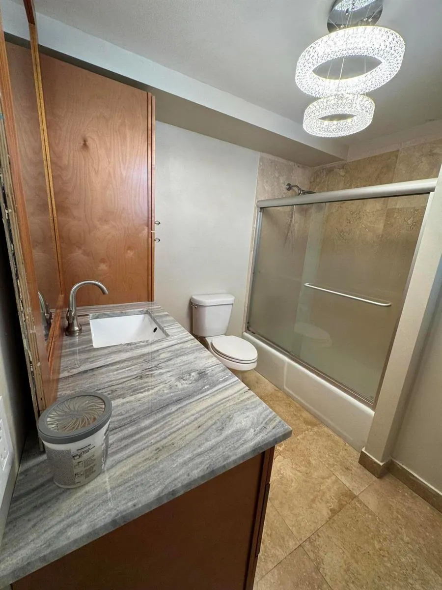 437 Golden Isles Drive #14 j Hallandale Beach, FL 33009