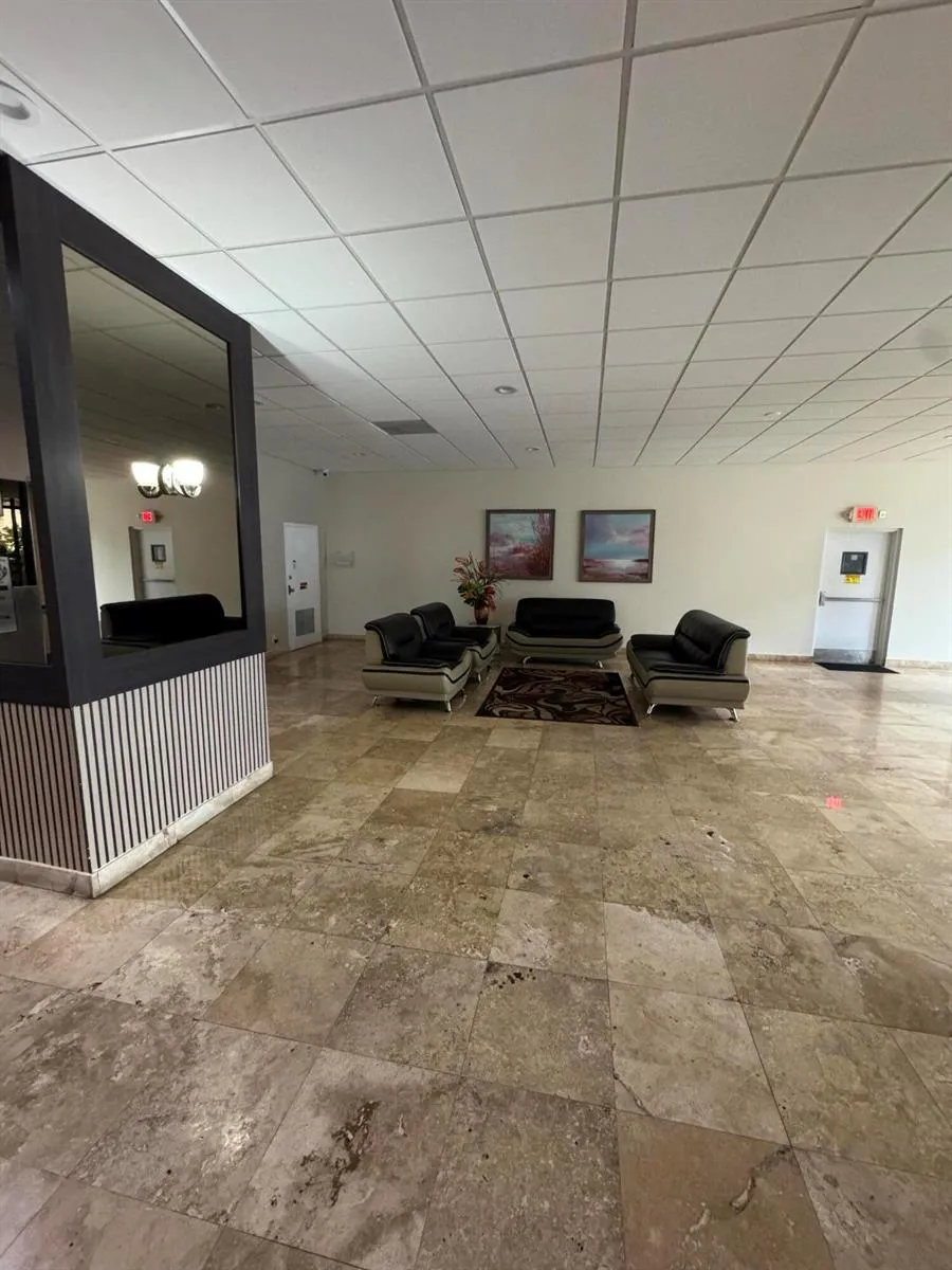 437 Golden Isles Drive #14 j Hallandale Beach, FL 33009