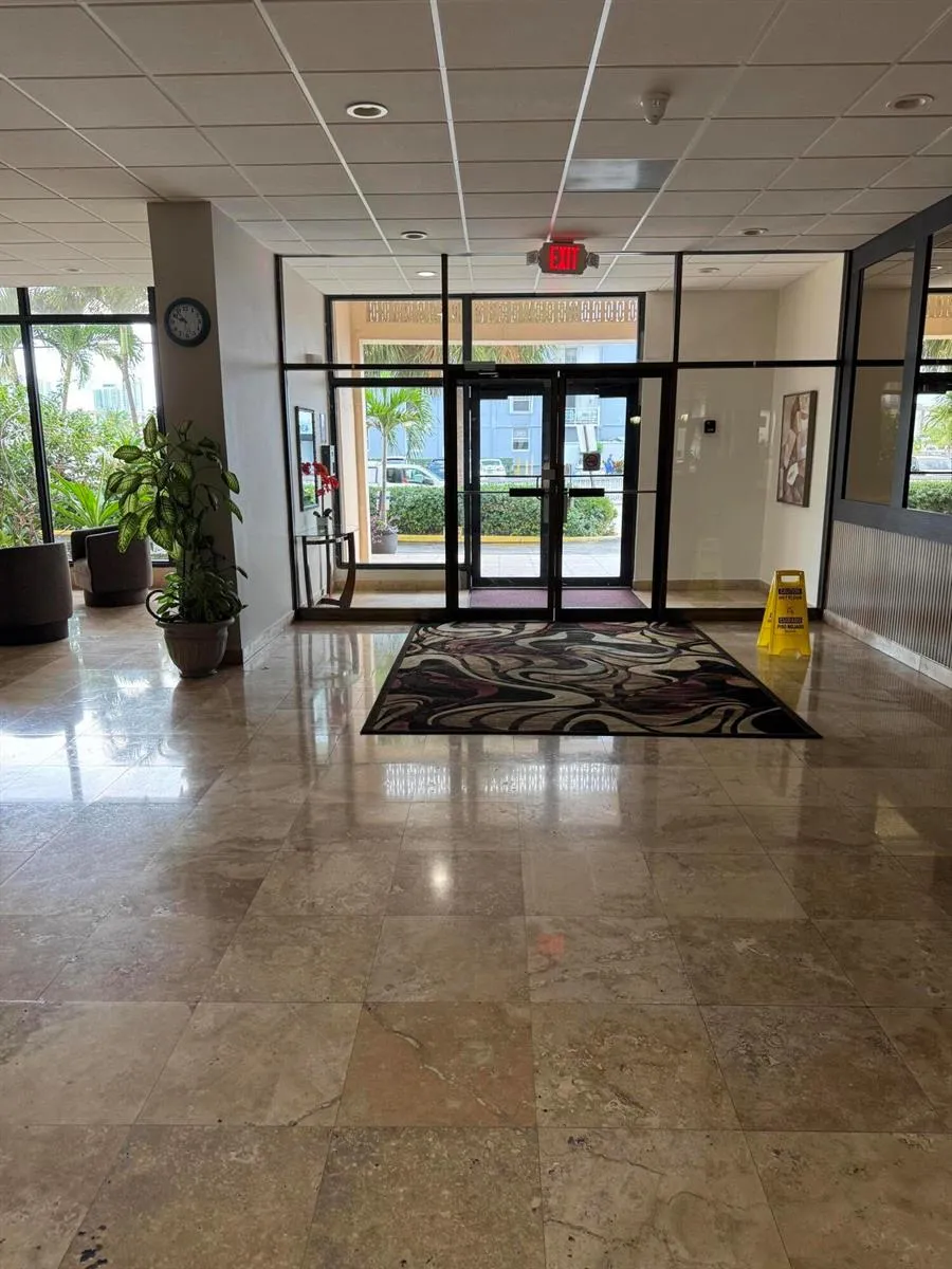 437 Golden Isles Drive #14 j Hallandale Beach, FL 33009