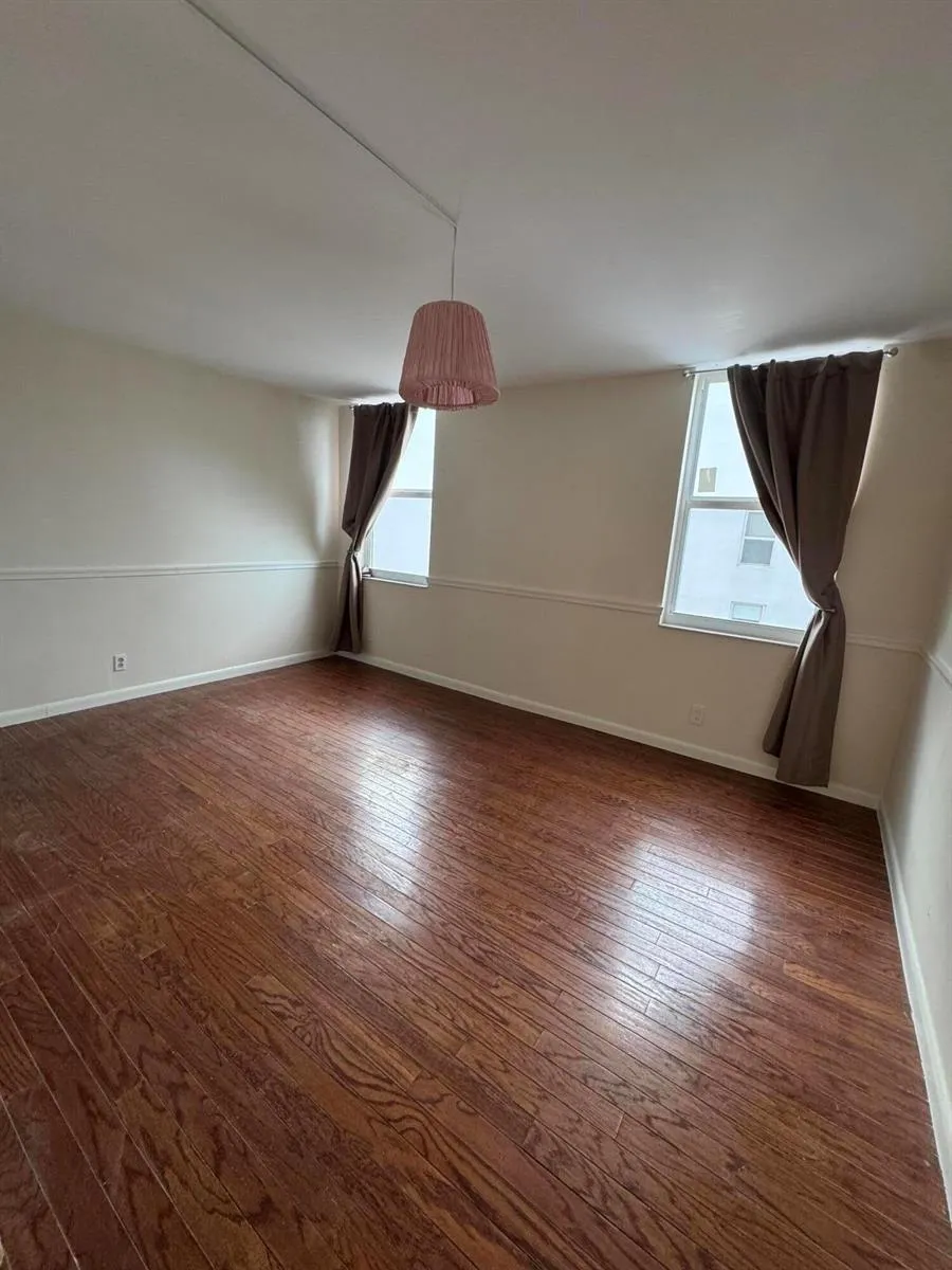 437 Golden Isles Drive #14 j Hallandale Beach, FL 33009