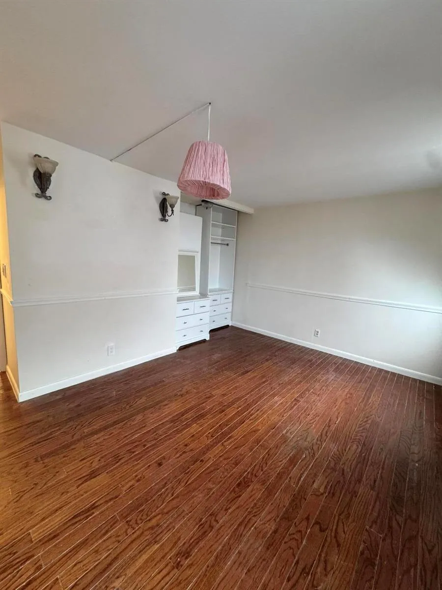 437 Golden Isles Drive #14 j Hallandale Beach, FL 33009