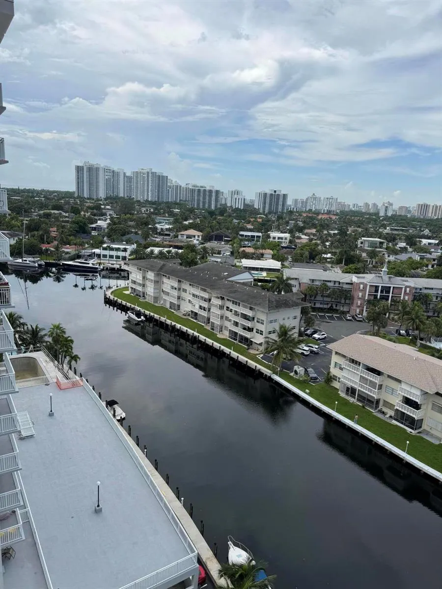 437 Golden Isles Drive #14 j Hallandale Beach, FL 33009