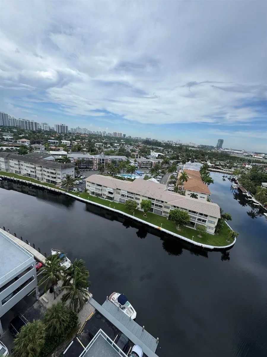 437 Golden Isles Drive #14 j Hallandale Beach, FL 33009