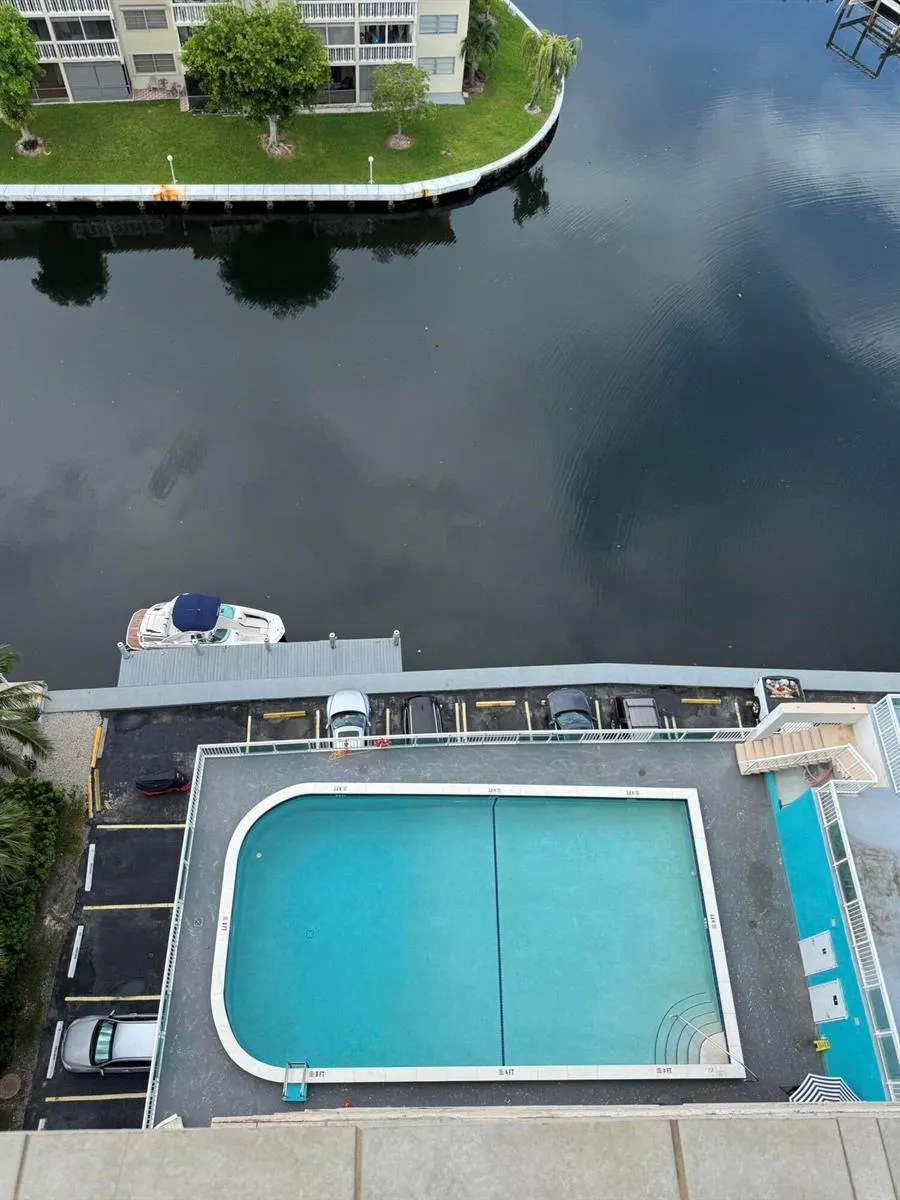 437 Golden Isles Drive #14 j Hallandale Beach, FL 33009