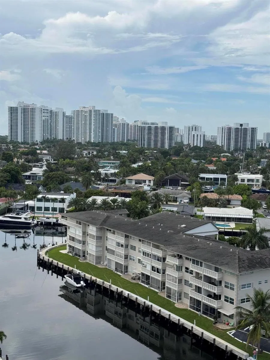 437 Golden Isles Drive #14 j Hallandale Beach, FL 33009