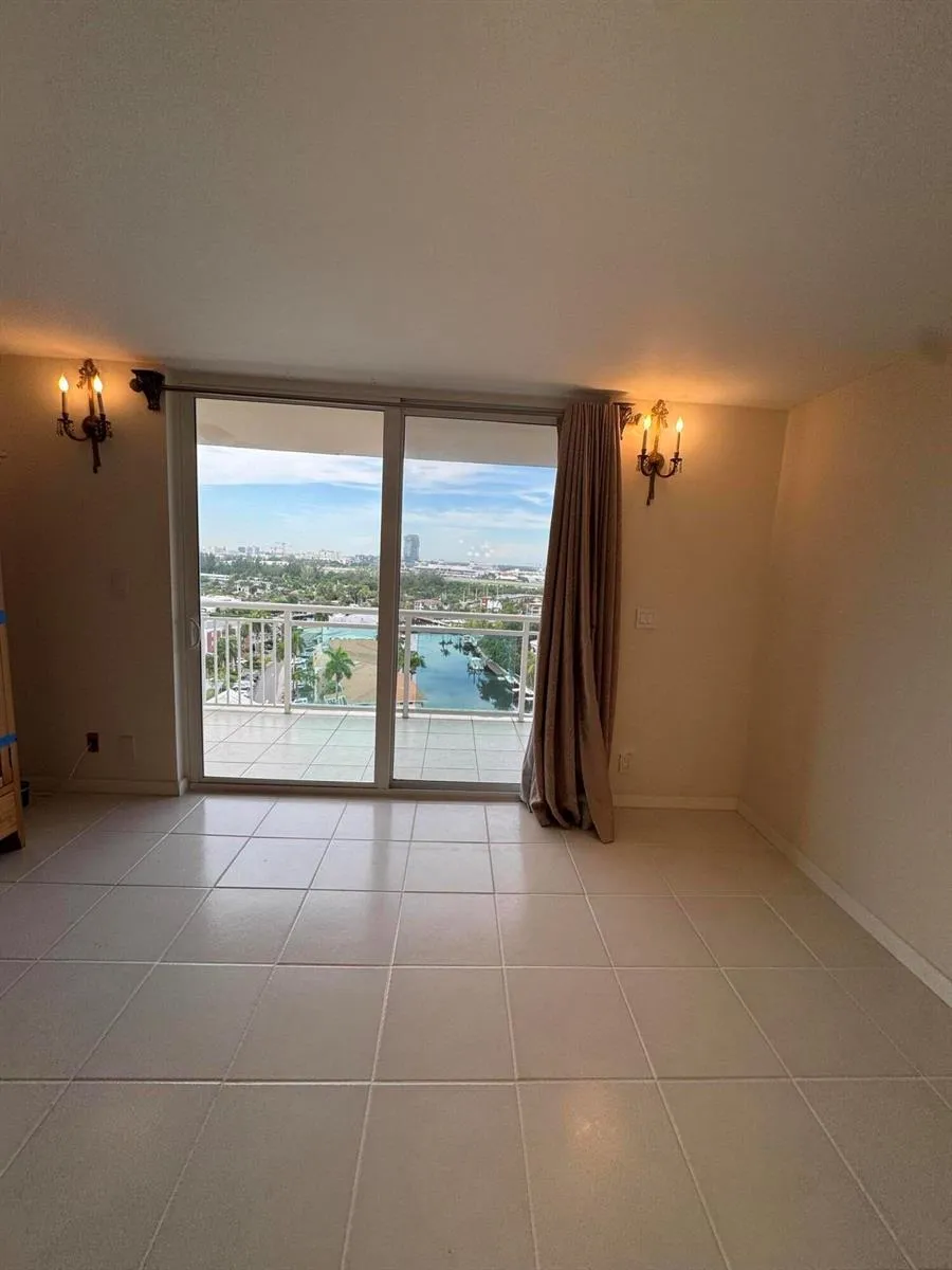 437 Golden Isles Drive #14 j Hallandale Beach, FL 33009