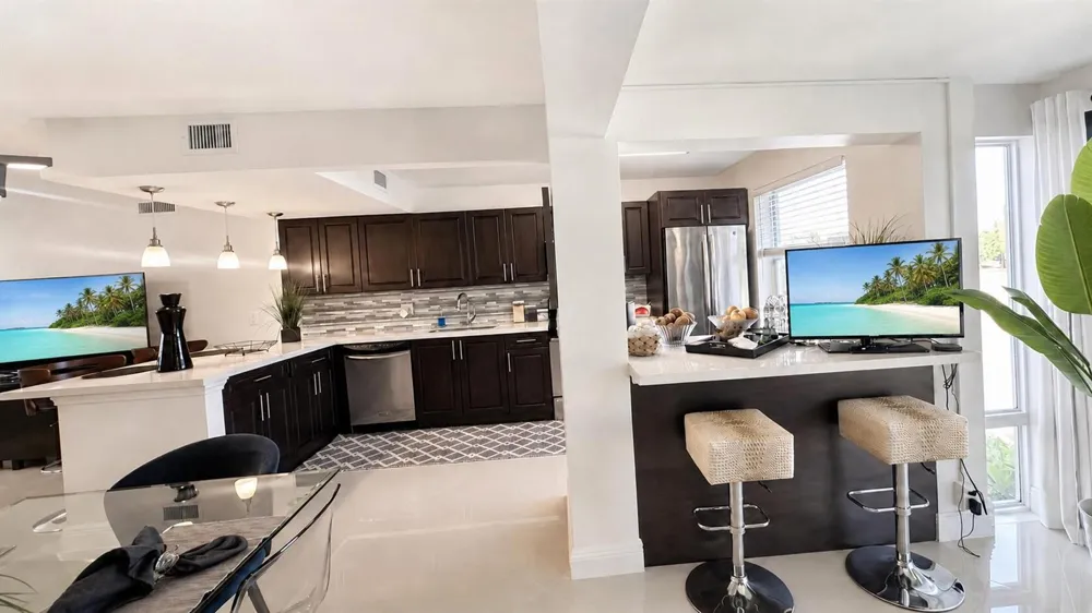 34 Colonial Club Drive #202 Boynton Beach, FL 33435